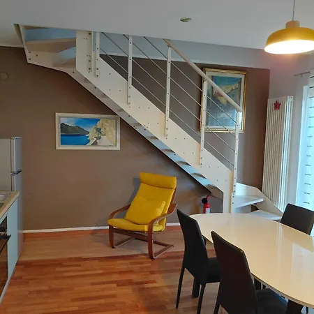 Leopardi10 Apartman Cavaion Veronese